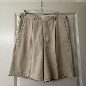 Nike Golf Shorts Mens Size 34 Beige Khaki Chino Pleated Fit Dry Swoosh Logo